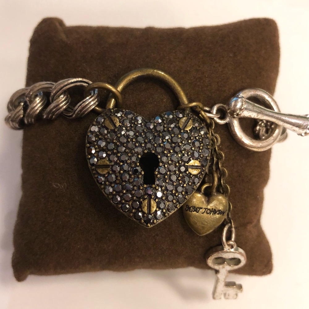 Betsey Johnson heart charm toggle bracelet